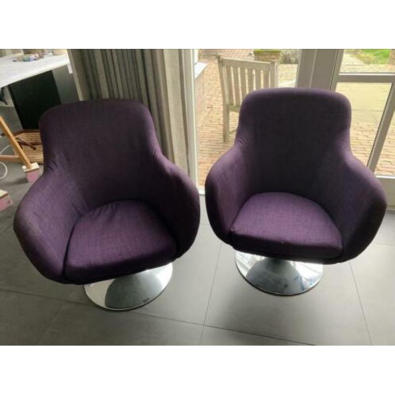 Leuke fauteuils op voet.