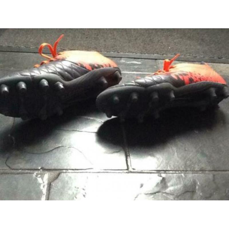 Weinig gebruikte voetbalschoenen maat 39