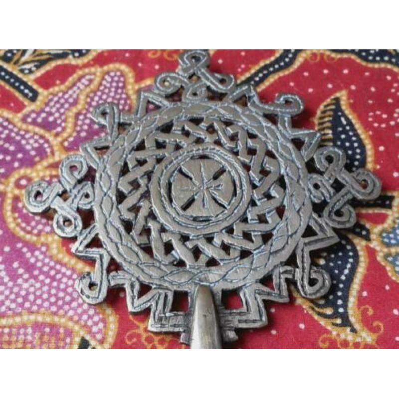 Antiek Koptisch processiekruis uit Ethiopië van koper 21 cm.