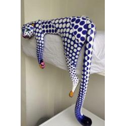 Beeld sculptuur panter luipaard jaguar kat paars blauw kunst