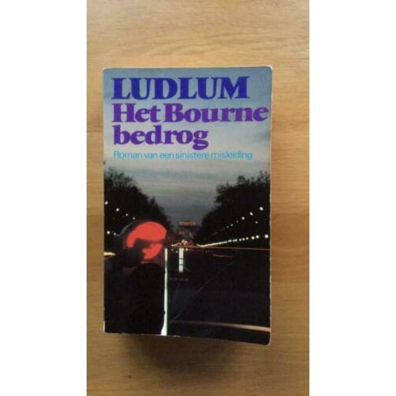 Diverse boeken van Ludlum