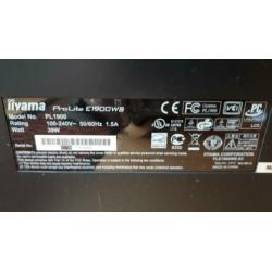 Beeldscherm 19 inch JJYama met ingebouwde speakers.