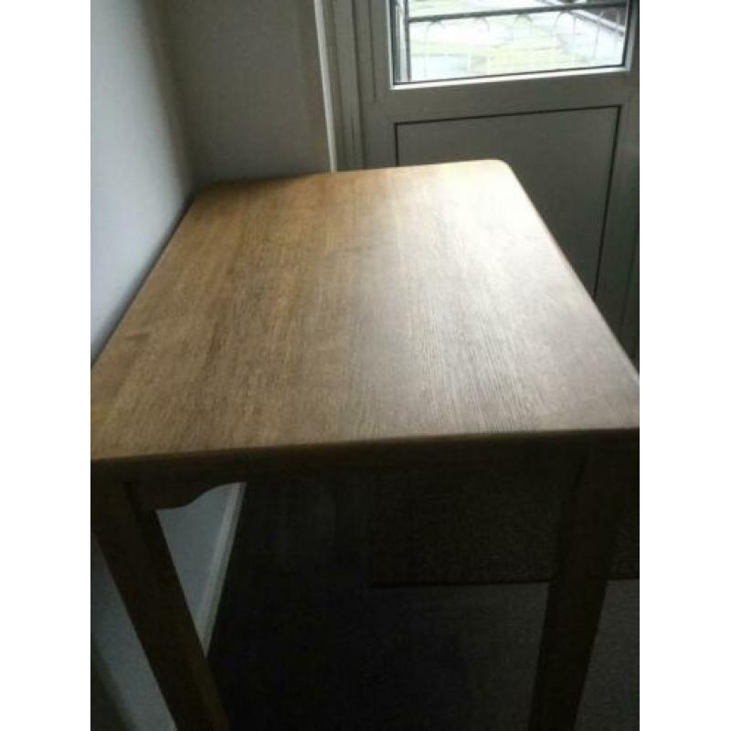 Massief eiken tafeltje, 100/ 70, hoogte 75 cm