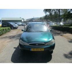 Ford Mondeo Wagon 1.8-16V Ghia Platinum NIEUW APK (bj 2000)