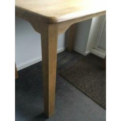 Massief eiken tafeltje, 100/ 70, hoogte 75 cm