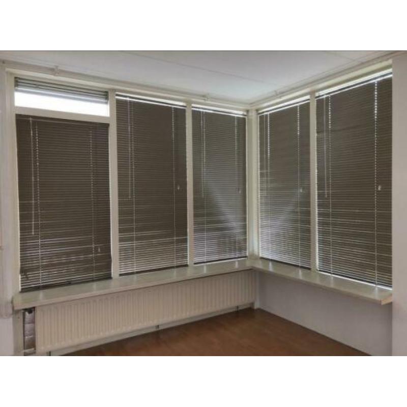 Taupe jaloezieën aluminium luxaflex 80x180cm 6 stuks.