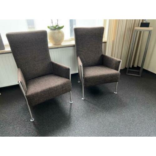 twee stoffen design fauteuils