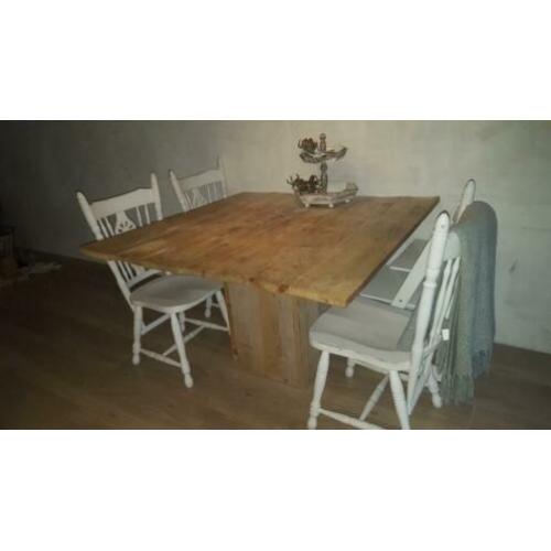 Gezellige 5/6 persoons tafel met stoelen