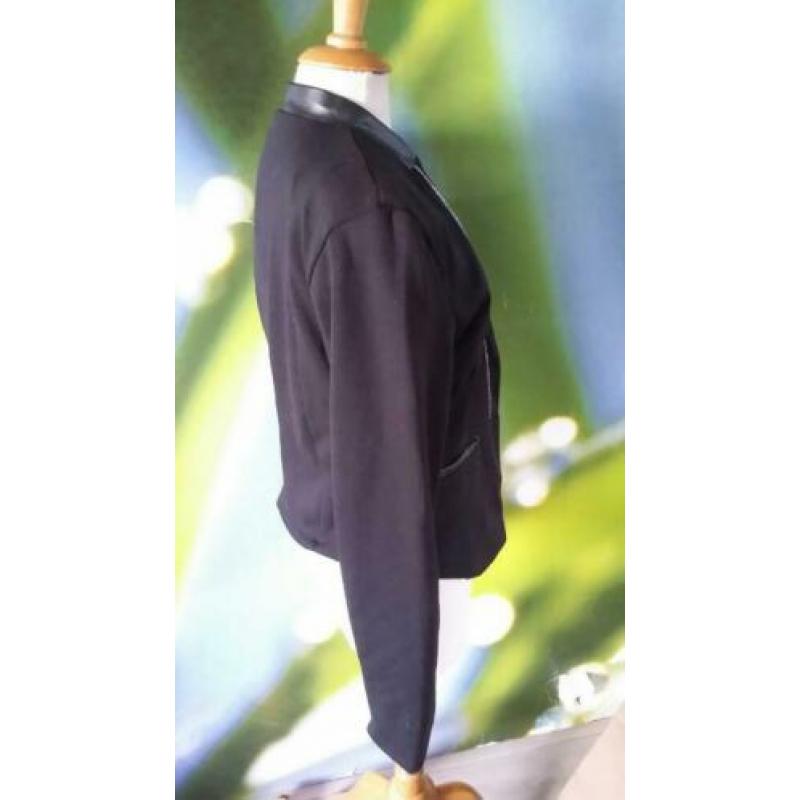 2. True Spirit blazer maat M