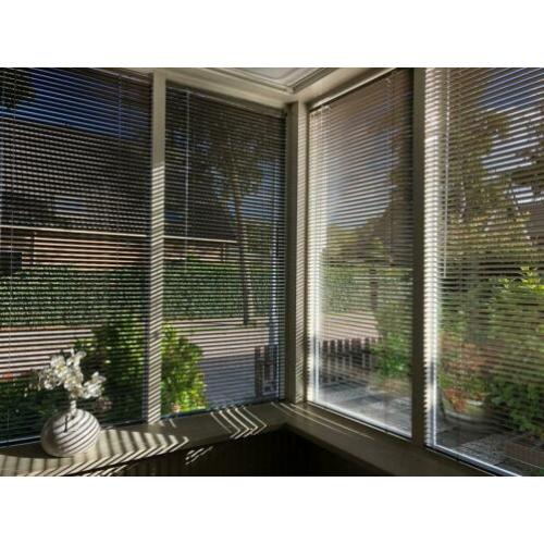 Taupe jaloezieën aluminium luxaflex 80x180cm 6 stuks.