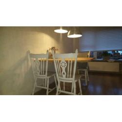 Gezellige 5/6 persoons tafel met stoelen