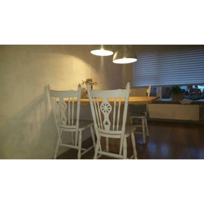 Gezellige 5/6 persoons tafel met stoelen
