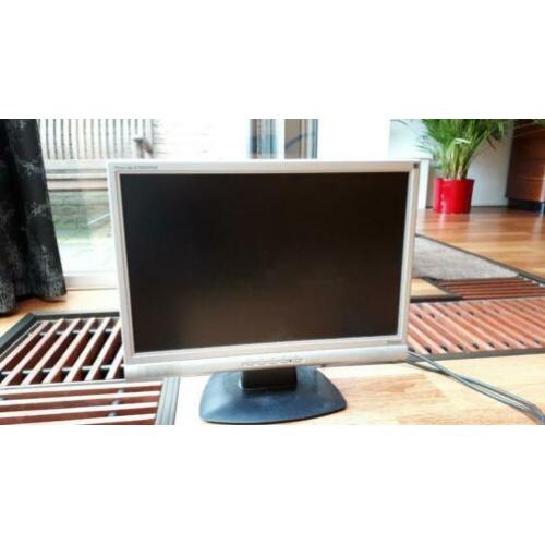 Beeldscherm 19 inch JJYama met ingebouwde speakers.