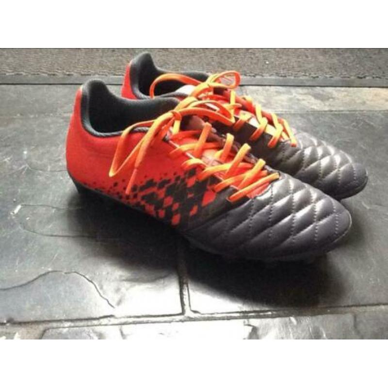 Weinig gebruikte voetbalschoenen maat 39
