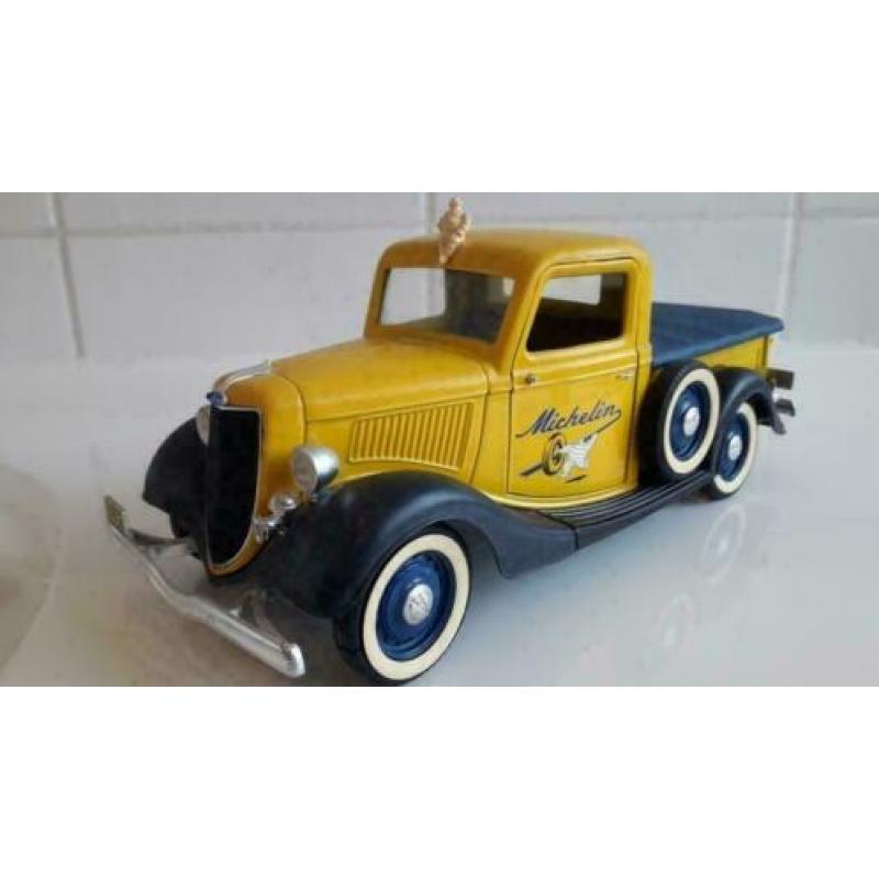 3 maal Solido Ford V8 Pick Up.... opruiming