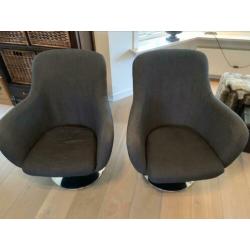 Leuke fauteuils op voet.