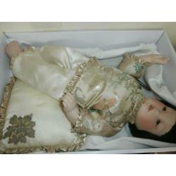 Chinese babypop met certificaat biscuitporcelein handgemaakt