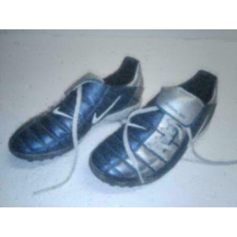 Nike total 90 voetbalschoenen kunstgras maat 37,5 (23,5cm)