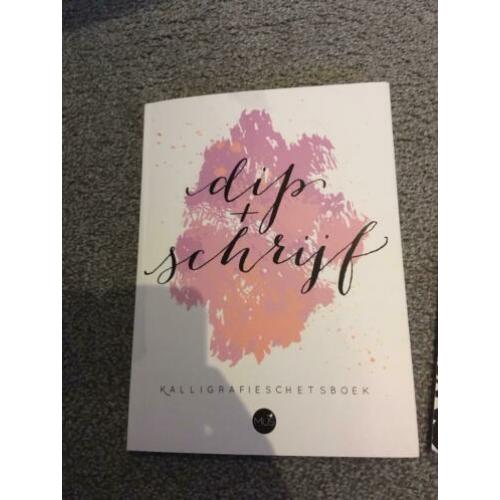 Dip + schrijf boek en kalligrafieset