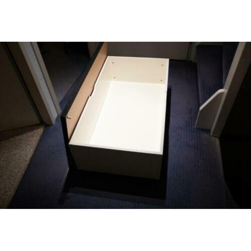 2x Ikea Opberglades voor onder bed of elders.