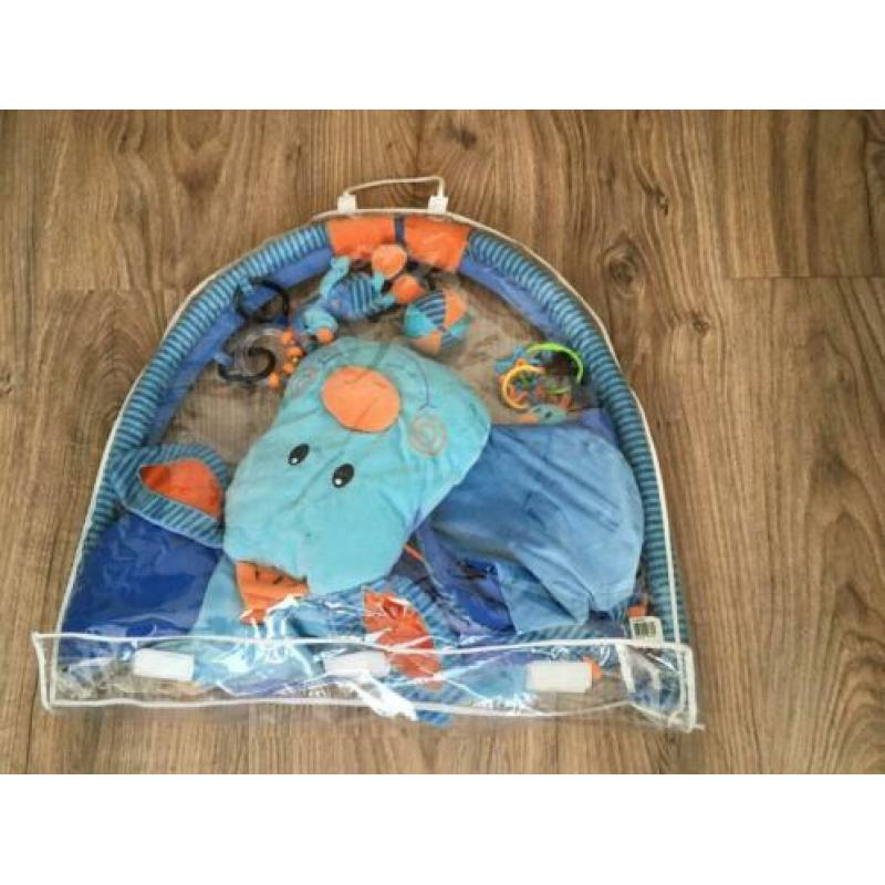 Leuke zachte vrolijke babygym