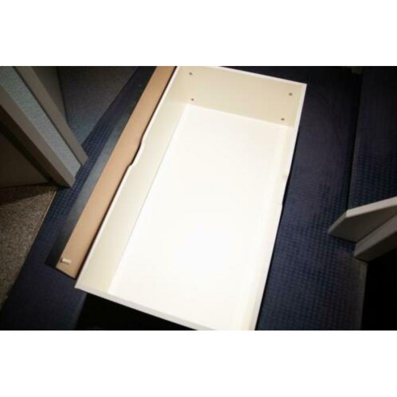 2x Ikea Opberglades voor onder bed of elders.