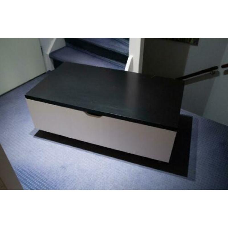 2x Ikea Opberglades voor onder bed of elders.