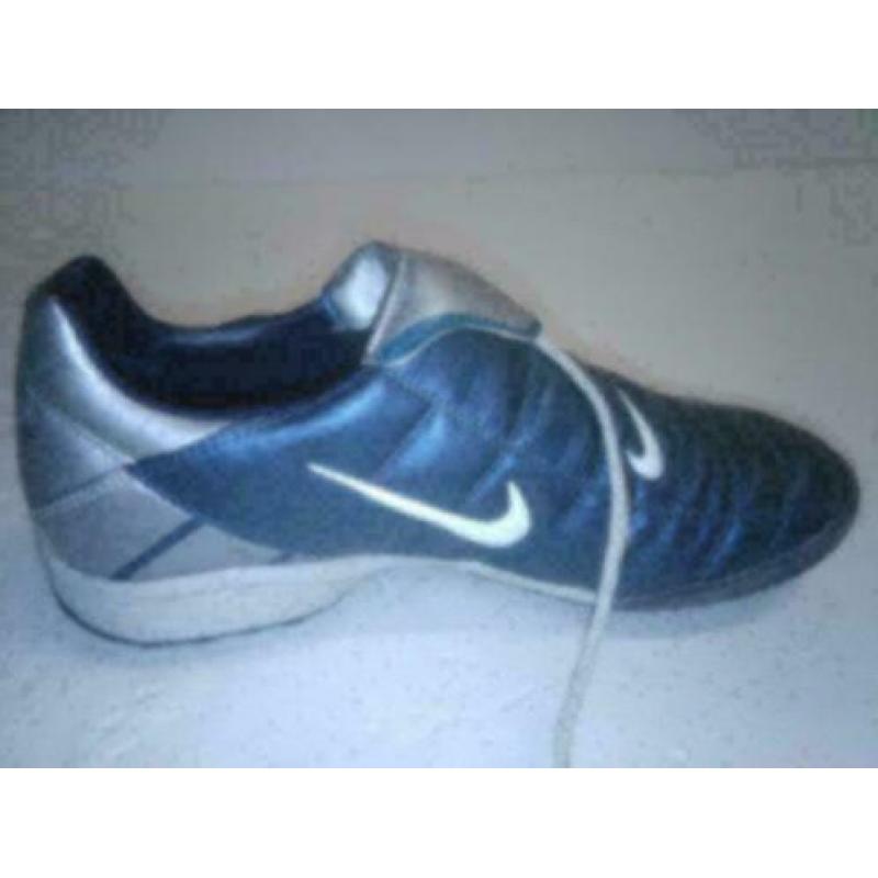 Nike total 90 voetbalschoenen kunstgras maat 37,5 (23,5cm)