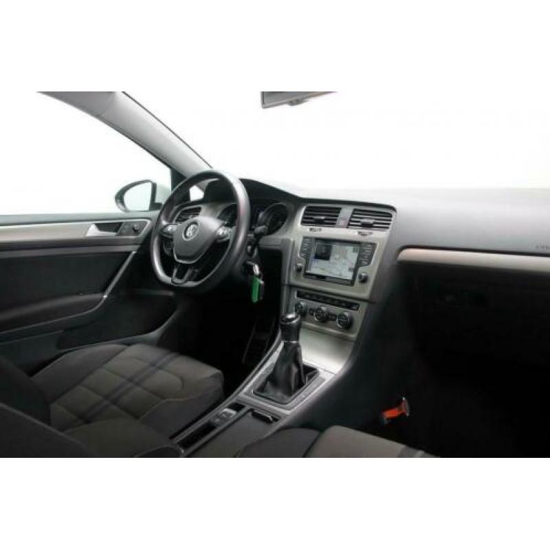 Volkswagen Golf 1.0 TSI Business Edition Connected 6-bak Xen