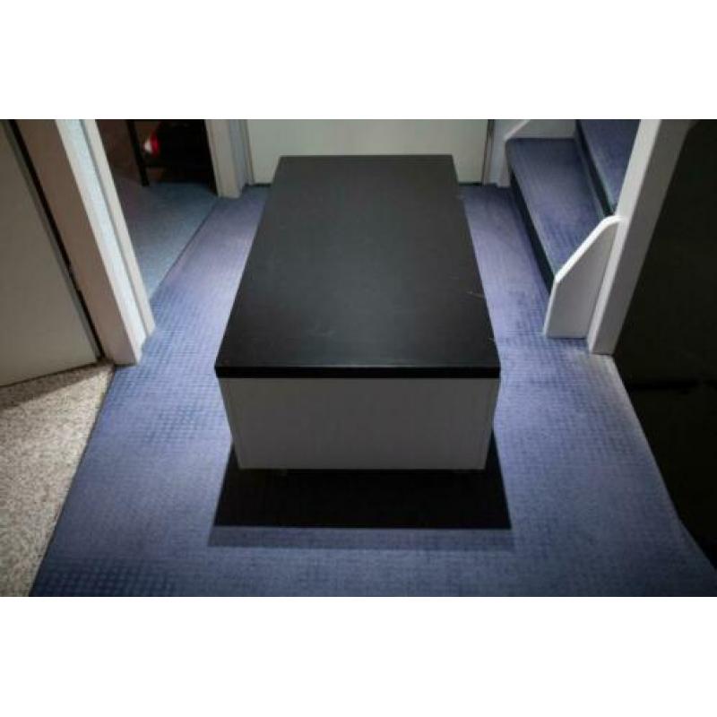 2x Ikea Opberglades voor onder bed of elders.