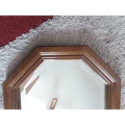 Spiegel met houten lijst
