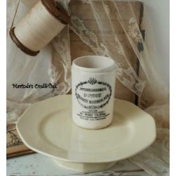 SALE............... brocante oud Boch schaal creme op voetje