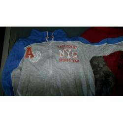 Pakket sweaters maat 128/134 4 stuks en 1 vest