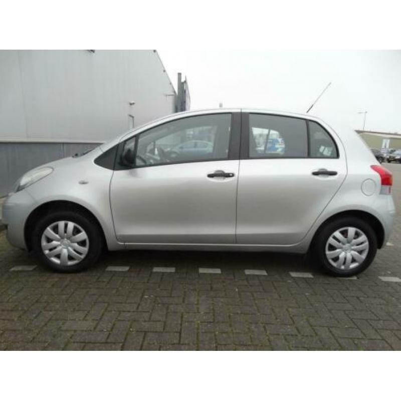 Toyota Yaris 1.0 VVTi Acces | Parkeersensoren | Trekhaak |