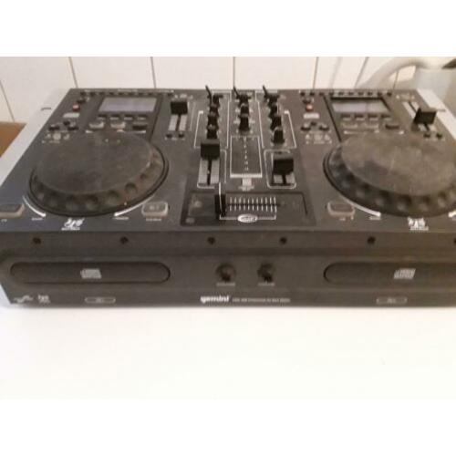 Leuke GEMINI CDM-3600 DJ Workstation mengpaneel