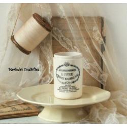 SALE............... brocante oud Boch schaal creme op voetje