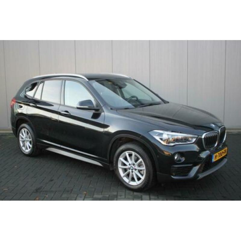 BMW X1 sDrive18i Aut. Executive-edition Sportstoelen/Navigat