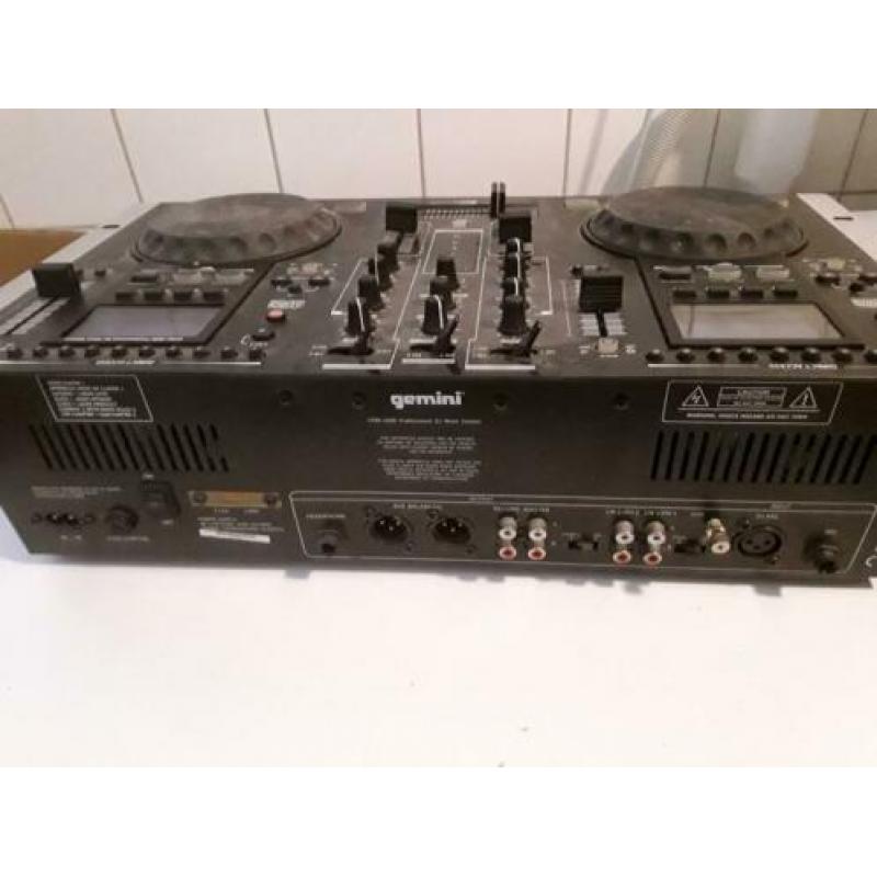 Leuke GEMINI CDM-3600 DJ Workstation mengpaneel