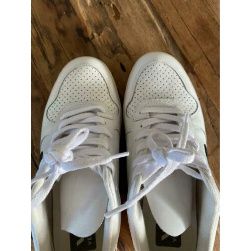 Veja v10 37 wit zwart zgan