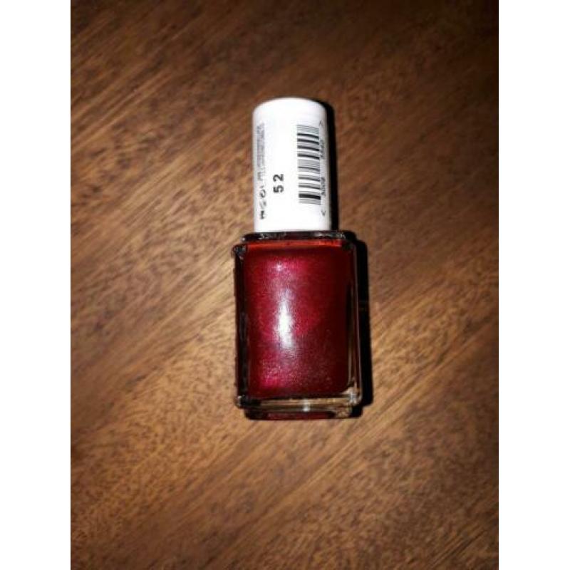 Essie Thigh High Nail Color nagellak ZGAN