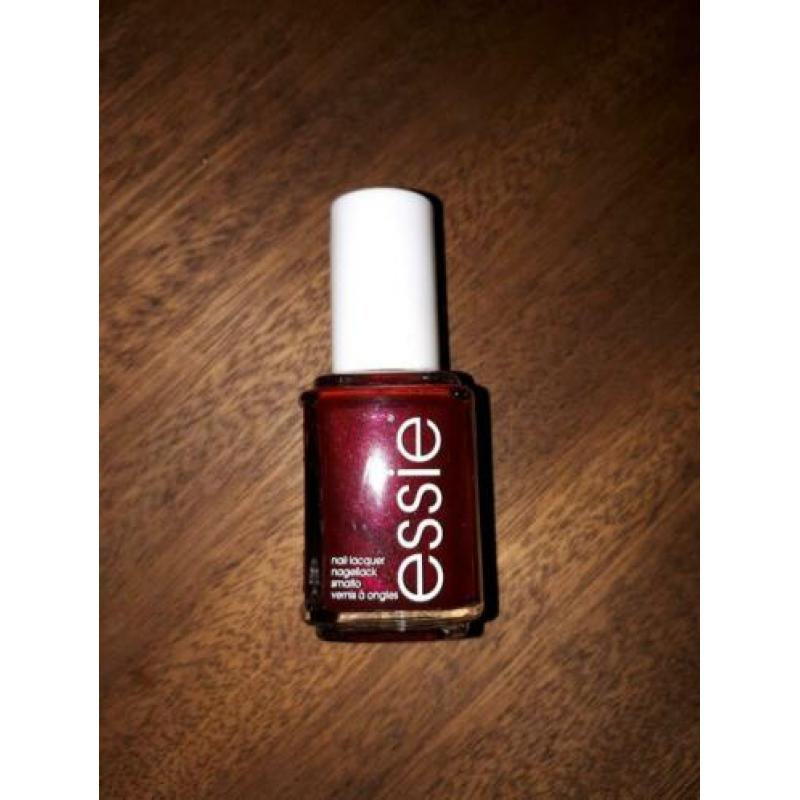 Essie Thigh High Nail Color nagellak ZGAN