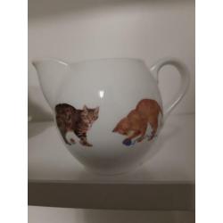 Melkkannetje Francine poezen-katten