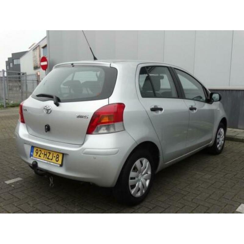 Toyota Yaris 1.0 VVTi Acces | Parkeersensoren | Trekhaak |