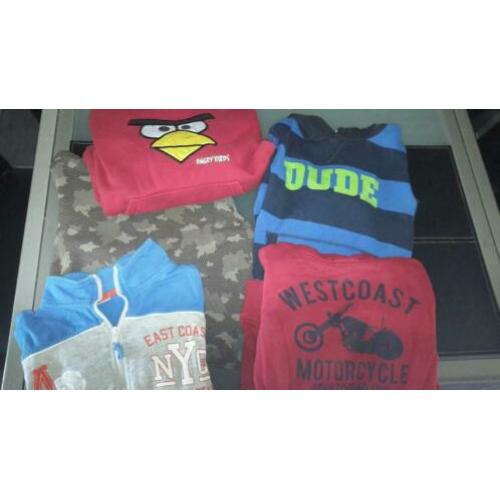 Pakket sweaters maat 128/134 4 stuks en 1 vest