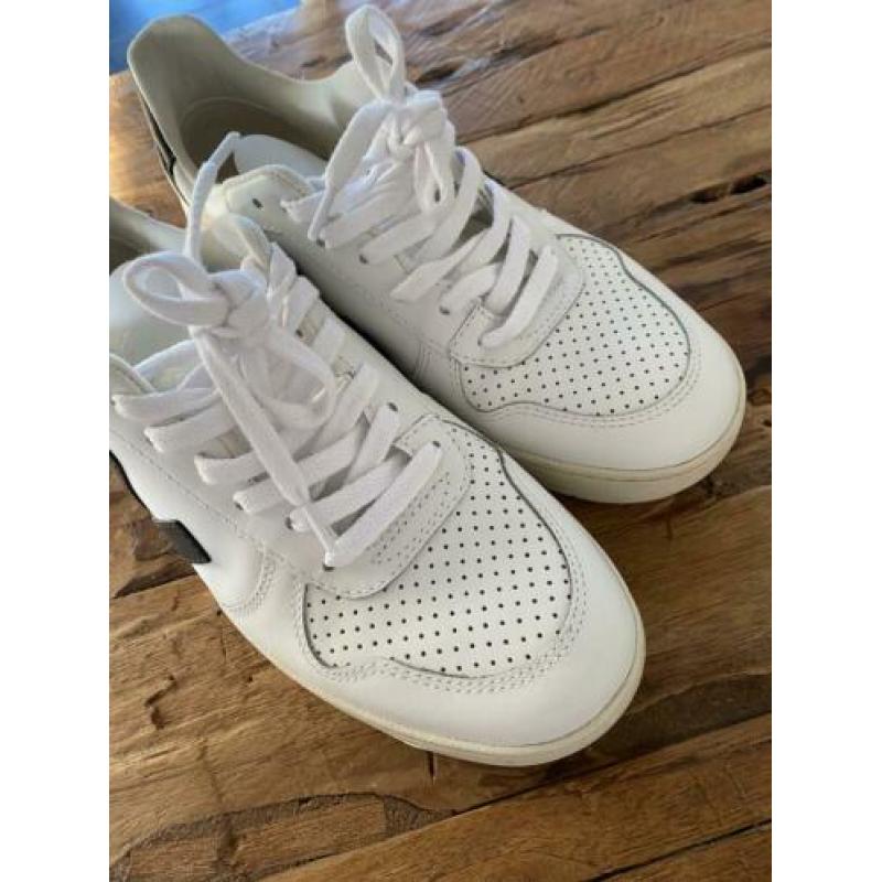 Veja v10 37 wit zwart zgan