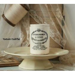 SALE............... brocante oud Boch schaal creme op voetje