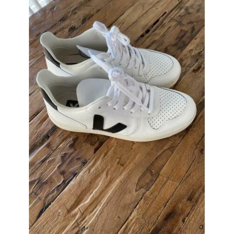 Veja v10 37 wit zwart zgan