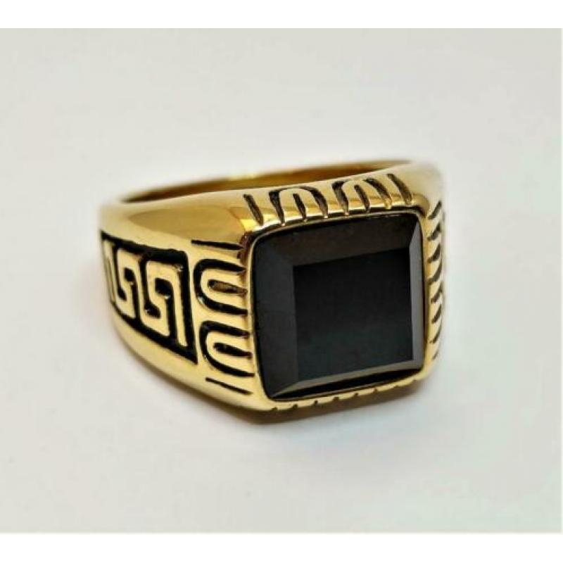 Goudkleurige Stalen Ring met Zwarte Onyx. Nr. 1801025