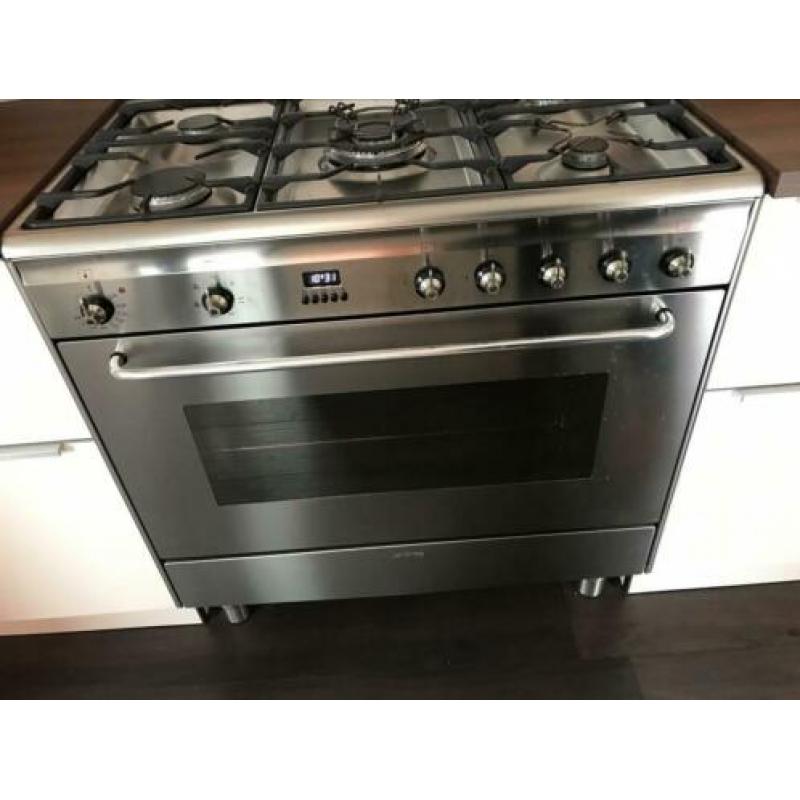 Prachtig keurige Smeg oven / fornuis, eventueel met keuken