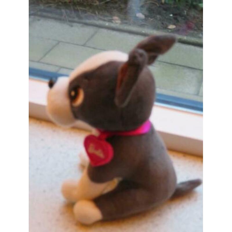 Hond Buldog merk Windel met roze hartvormige penning Barbie